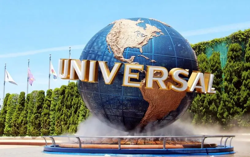 Universal Studios globe and fountain