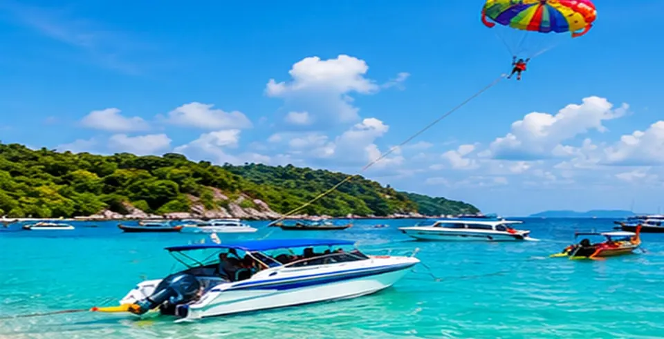 Speedboats off Koh Larn island