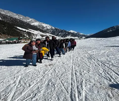 Chalo Ghumne travellers walking on snow in Kashmir